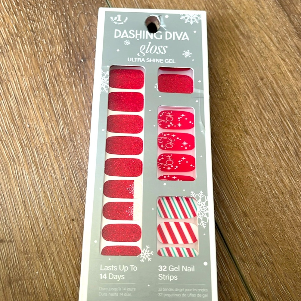 NIP! Dashing Divas Gloss Ultra Shine Gel 32 Nail Strips. Snowflake Kisses